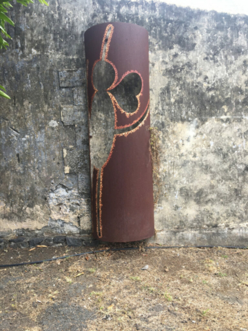Stéphane Gilles, oeuvre installée dans la cour, 2019-09-23