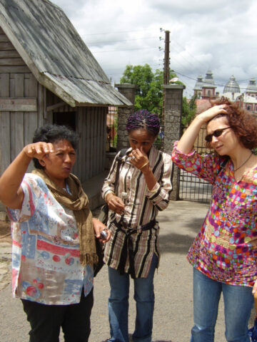 Elabakana Tana ateliers, Bako Rasoarifetra, Isabelle Désiré, Patricia de Bollivier, Antananarivo, dec 2005