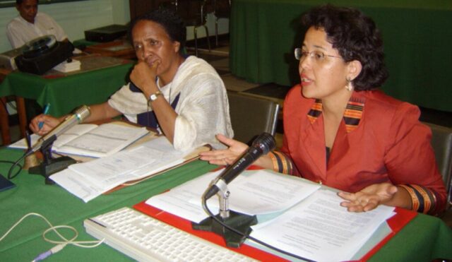 Elabakana, Tana ateliers Christiane Rafidinarivo, Juliette Ratsimandrava, Antananarivo, dec 2005